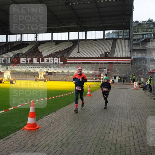 07.12.2025 - St. Pauli X-Mass-Run No. 15 Fabian Wolf http://msf.ph/oto/9396837 07.12.2025 10:41:30 Ziel 259, 1275, 2330, 2331, 2507, 3392 meine-sportfotos.de