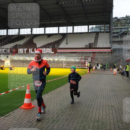 07.12.2025 - St. Pauli X-Mass-Run No. 15 Fabian Wolf http://msf.ph/oto/9396842 07.12.2025 10:41:31 Ziel 259, 1275, 2330, 2331, 2507, 3392 meine-sportfotos.de