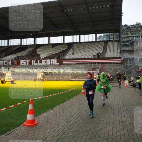 07.12.2025 - St. Pauli X-Mass-Run No. 15 Fabian Wolf http://msf.ph/oto/9396848 07.12.2025 10:41:39 Ziel 141, 259, 279, 322, 1275, 2288, 2507, 2563, 3392 meine-sportfotos.de