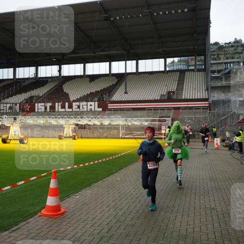 07.12.2025 - St. Pauli X-Mass-Run No. 15 Fabian Wolf http://msf.ph/oto/9396849 07.12.2025 10:41:39 Ziel 141, 259, 279, 322, 1275, 2288, 2507, 2563, 3392 meine-sportfotos.de