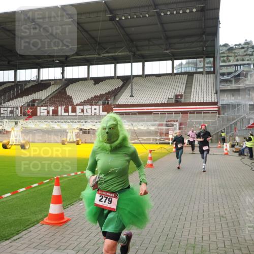 07.12.2025 - St. Pauli X-Mass-Run No. 15 Fabian Wolf http://msf.ph/oto/9396856 07.12.2025 10:41:41 Ziel 141, 279, 322, 1275, 2288, 2563, 3392 meine-sportfotos.de