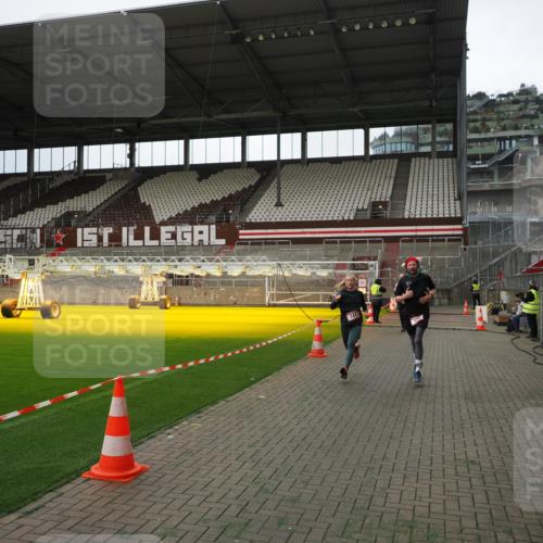 07.12.2025 - St. Pauli X-Mass-Run No. 15 Fabian Wolf http://msf.ph/oto/9396859 07.12.2025 10:41:41 Ziel 141, 279, 322, 1275, 2288, 2563, 3392 meine-sportfotos.de