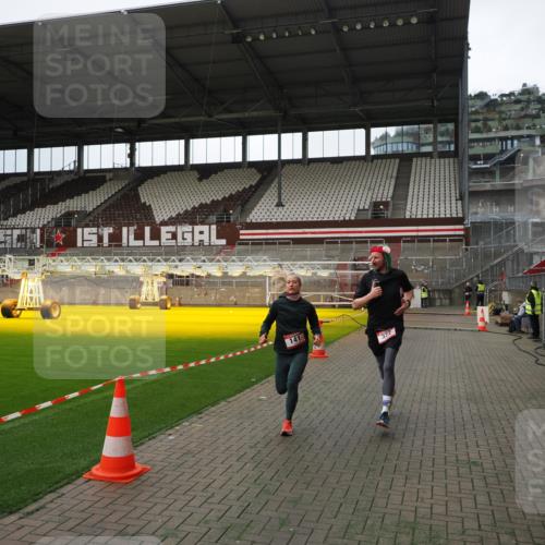 07.12.2025 - St. Pauli X-Mass-Run No. 15 Fabian Wolf http://msf.ph/oto/9396863 07.12.2025 10:41:42 Ziel 141, 279, 322, 1275, 2288, 2563, 3392 meine-sportfotos.de
