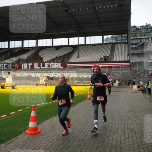 07.12.2025 - St. Pauli X-Mass-Run No. 15 Fabian Wolf http://msf.ph/oto/9396865 07.12.2025 10:41:42 Ziel 141, 279, 322, 1275, 2288, 2563, 3392 meine-sportfotos.de
