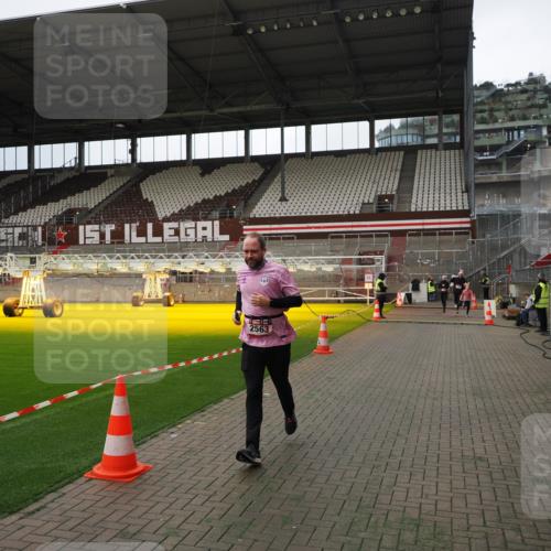 07.12.2025 - St. Pauli X-Mass-Run No. 15 Fabian Wolf http://msf.ph/oto/9396868 07.12.2025 10:41:46 Ziel 141, 279, 322, 2288, 2563 meine-sportfotos.de