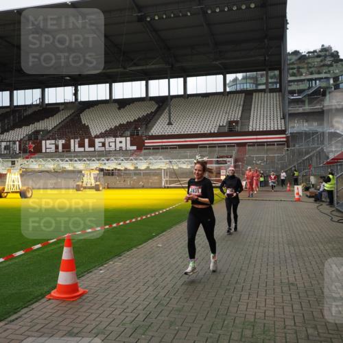 07.12.2025 - St. Pauli X-Mass-Run No. 15 Fabian Wolf http://msf.ph/oto/9396888 07.12.2025 10:41:54 Ziel 141, 279, 322, 1266, 1675, 2563, 2829, 2831 meine-sportfotos.de