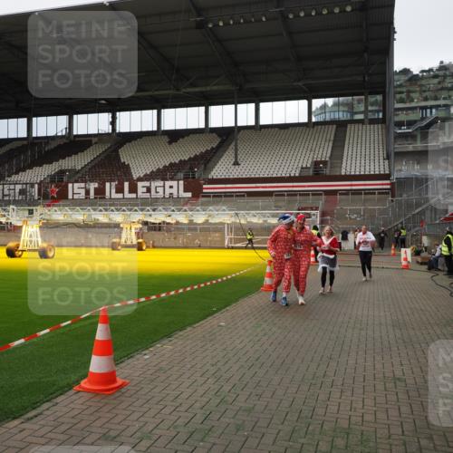 07.12.2025 - St. Pauli X-Mass-Run No. 15 Fabian Wolf http://msf.ph/oto/9396911 07.12.2025 10:42:02 Ziel 968, 1266, 1674, 1675, 1676, 2829, 2831 meine-sportfotos.de