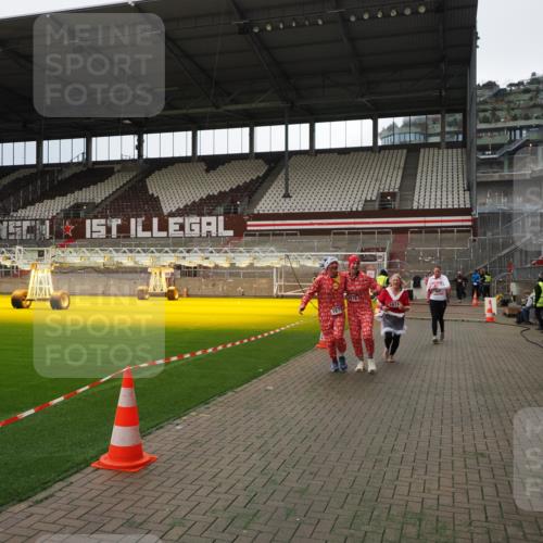 07.12.2025 - St. Pauli X-Mass-Run No. 15 Fabian Wolf http://msf.ph/oto/9396914 07.12.2025 10:42:02 Ziel 968, 1266, 1674, 1675, 1676, 2829, 2831 meine-sportfotos.de