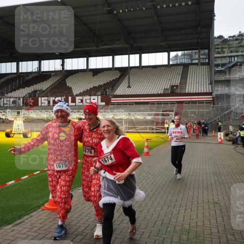 07.12.2025 - St. Pauli X-Mass-Run No. 15 Fabian Wolf http://msf.ph/oto/9396928 07.12.2025 10:42:05 Ziel 968, 1266, 1674, 1675, 1676, 2829, 2831, 4045, 4046 meine-sportfotos.de