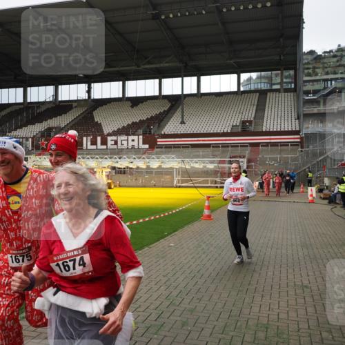 07.12.2025 - St. Pauli X-Mass-Run No. 15 Fabian Wolf http://msf.ph/oto/9396930 07.12.2025 10:42:06 Ziel 968, 1266, 1674, 1675, 1676, 2829, 2831, 4045, 4046, 4441 meine-sportfotos.de