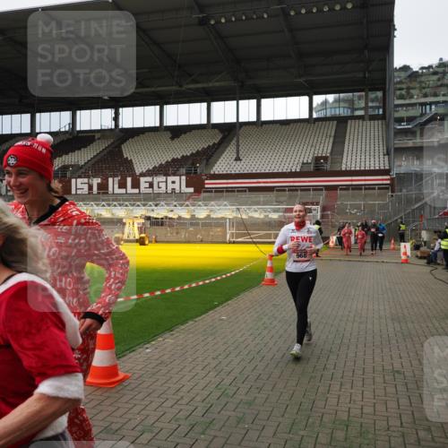 07.12.2025 - St. Pauli X-Mass-Run No. 15 Fabian Wolf http://msf.ph/oto/9396931 07.12.2025 10:42:06 Ziel 968, 1266, 1674, 1675, 1676, 2829, 2831, 4045, 4046, 4441 meine-sportfotos.de