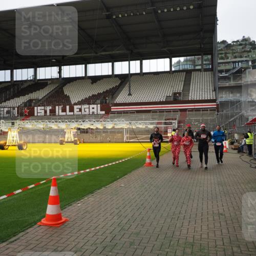 07.12.2025 - St. Pauli X-Mass-Run No. 15 Fabian Wolf http://msf.ph/oto/9396942 07.12.2025 10:42:12 Ziel 968, 1674, 1675, 1676, 2261, 3042, 4045, 4046, 4441, 4622 meine-sportfotos.de