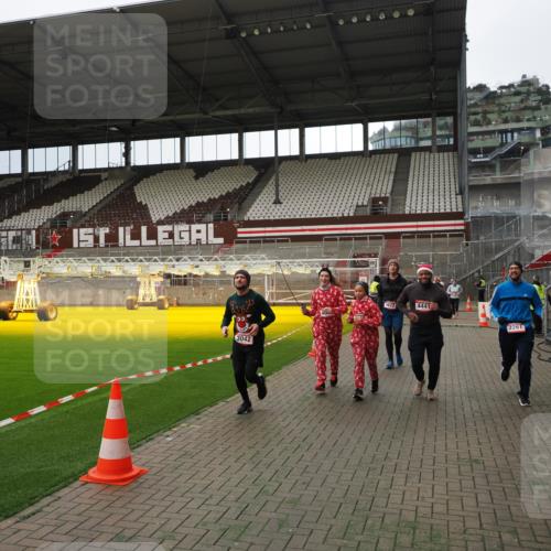 07.12.2025 - St. Pauli X-Mass-Run No. 15 Fabian Wolf http://msf.ph/oto/9396951 07.12.2025 10:42:13 Ziel 116, 968, 1438, 1674, 1675, 1676, 2261, 3042, 4045, 4046, 4441, 4622 meine-sportfotos.de