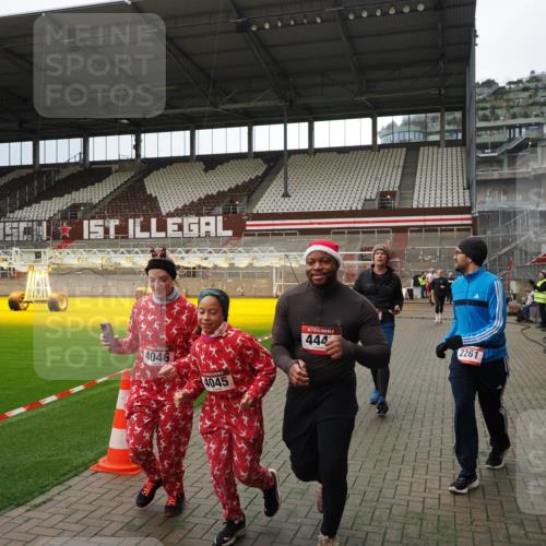 07.12.2025 - St. Pauli X-Mass-Run No. 15 Fabian Wolf http://msf.ph/oto/9396962 07.12.2025 10:42:16 Ziel 116, 968, 1438, 1674, 2261, 3042, 4045, 4046, 4441, 4622 meine-sportfotos.de