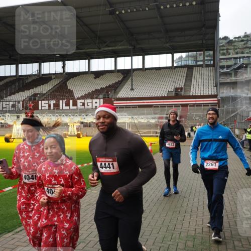 07.12.2025 - St. Pauli X-Mass-Run No. 15 Fabian Wolf http://msf.ph/oto/9396964 07.12.2025 10:42:16 Ziel 116, 968, 1438, 1674, 2261, 3042, 4045, 4046, 4441, 4622 meine-sportfotos.de