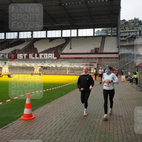 07.12.2025 - St. Pauli X-Mass-Run No. 15 Fabian Wolf http://msf.ph/oto/9396979 07.12.2025 10:42:20 Ziel 116, 563, 1272, 1438, 2013, 2157, 2261, 2931, 3042, 3399, 4045, 4046, 4441, 4622 meine-sportfotos.de