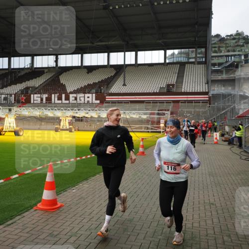 07.12.2025 - St. Pauli X-Mass-Run No. 15 Fabian Wolf http://msf.ph/oto/9396982 07.12.2025 10:42:21 Ziel 116, 563, 1272, 1438, 2013, 2157, 2261, 2931, 3042, 3399, 4045, 4046, 4441, 4622 meine-sportfotos.de