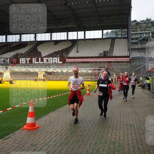 07.12.2025 - St. Pauli X-Mass-Run No. 15 Fabian Wolf http://msf.ph/oto/9396989 07.12.2025 10:42:25 Ziel 116, 563, 1272, 1438, 2013, 2157, 2261, 2722, 2931, 3042, 3399, 4045, 4046, 4441, 4622 meine-sportfotos.de