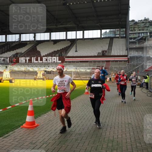 07.12.2025 - St. Pauli X-Mass-Run No. 15 Fabian Wolf http://msf.ph/oto/9396991 07.12.2025 10:42:25 Ziel 116, 563, 1272, 1438, 2013, 2157, 2261, 2722, 2931, 3042, 3399, 4045, 4046, 4441, 4622 meine-sportfotos.de