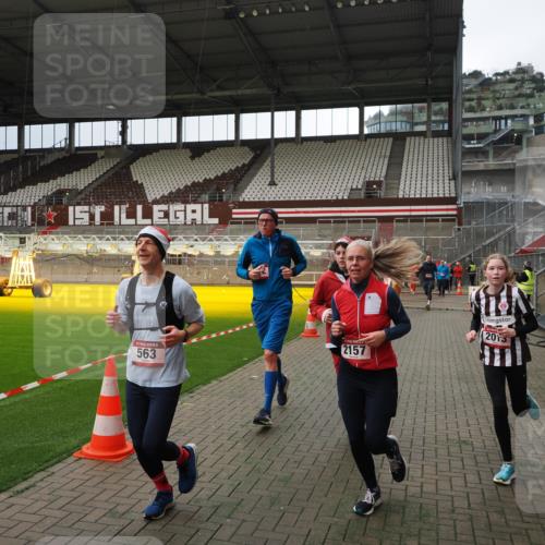 07.12.2025 - St. Pauli X-Mass-Run No. 15 Fabian Wolf http://msf.ph/oto/9397001 07.12.2025 10:42:27 Ziel 116, 563, 1272, 1358, 1434, 1438, 2012, 2013, 2157, 2261, 2722, 2931, 3042, 3399, 4622 meine-sportfotos.de