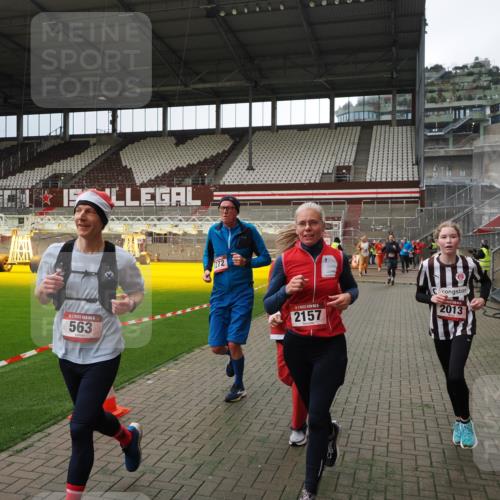 07.12.2025 - St. Pauli X-Mass-Run No. 15 Fabian Wolf http://msf.ph/oto/9397002 07.12.2025 10:42:27 Ziel 116, 563, 1272, 1358, 1434, 1438, 2012, 2013, 2157, 2261, 2722, 2931, 3042, 3399, 4622 meine-sportfotos.de