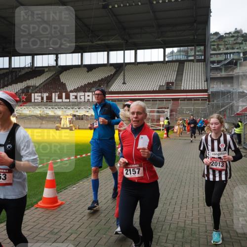07.12.2025 - St. Pauli X-Mass-Run No. 15 Fabian Wolf http://msf.ph/oto/9397003 07.12.2025 10:42:27 Ziel 116, 563, 1272, 1358, 1434, 1438, 2012, 2013, 2157, 2261, 2722, 2931, 3042, 3399, 4622 meine-sportfotos.de