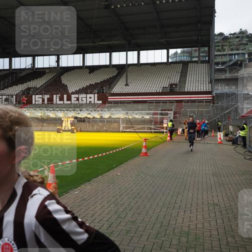 07.12.2025 - St. Pauli X-Mass-Run No. 15 Fabian Wolf http://msf.ph/oto/9397009 07.12.2025 10:42:29 Ziel 116, 563, 1272, 1358, 1434, 1438, 2012, 2013, 2157, 2621, 2622, 2722, 2931, 3399 meine-sportfotos.de