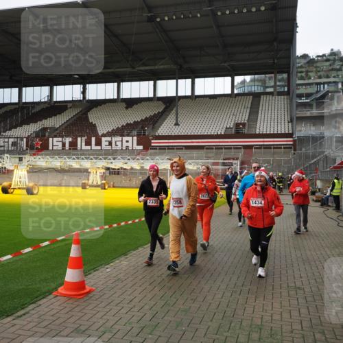 07.12.2025 - St. Pauli X-Mass-Run No. 15 Fabian Wolf http://msf.ph/oto/9397038 07.12.2025 10:42:37 Ziel 519, 563, 625, 1272, 1358, 1434, 2012, 2013, 2061, 2155, 2157, 2621, 2622, 2722, 2931, 3399, 4394, 4594 meine-sportfotos.de