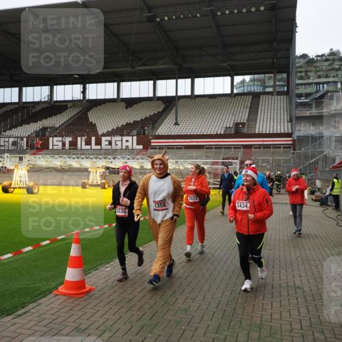 07.12.2025 - St. Pauli X-Mass-Run No. 15 Fabian Wolf http://msf.ph/oto/9397040 07.12.2025 10:42:38 Ziel 519, 563, 625, 1272, 1358, 1434, 2012, 2013, 2061, 2155, 2157, 2621, 2622, 2722, 2931, 4394, 4594 meine-sportfotos.de