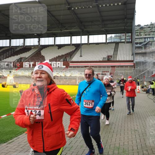 07.12.2025 - St. Pauli X-Mass-Run No. 15 Fabian Wolf http://msf.ph/oto/9397049 07.12.2025 10:42:40 Ziel 519, 563, 598, 625, 1272, 1358, 1434, 2012, 2013, 2061, 2155, 2621, 2622, 2722, 4394, 4594 meine-sportfotos.de