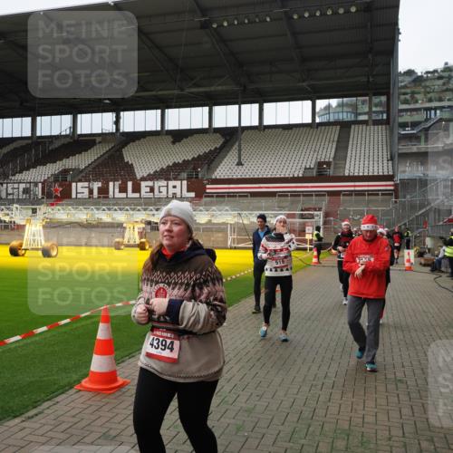 07.12.2025 - St. Pauli X-Mass-Run No. 15 Fabian Wolf http://msf.ph/oto/9397057 07.12.2025 10:42:41 Ziel 519, 598, 604, 625, 1358, 1434, 1758, 2012, 2061, 2155, 2621, 2622, 2722, 4394, 4594, 4857 meine-sportfotos.de