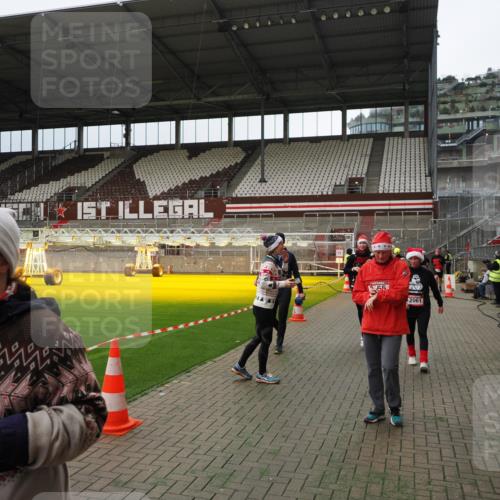 07.12.2025 - St. Pauli X-Mass-Run No. 15 Fabian Wolf http://msf.ph/oto/9397060 07.12.2025 10:42:42 Ziel 519, 598, 604, 625, 1358, 1434, 1758, 2012, 2061, 2155, 2621, 2622, 2722, 4394, 4594, 4857 meine-sportfotos.de