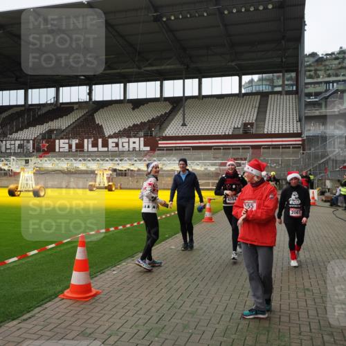 07.12.2025 - St. Pauli X-Mass-Run No. 15 Fabian Wolf http://msf.ph/oto/9397064 07.12.2025 10:42:43 Ziel 519, 598, 604, 625, 1358, 1434, 1758, 2012, 2061, 2155, 2621, 2622, 4394, 4594, 4857 meine-sportfotos.de
