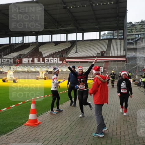 07.12.2025 - St. Pauli X-Mass-Run No. 15 Fabian Wolf http://msf.ph/oto/9397065 07.12.2025 10:42:43 Ziel 519, 598, 604, 625, 1358, 1434, 1758, 2012, 2061, 2155, 2621, 2622, 4394, 4594, 4857 meine-sportfotos.de
