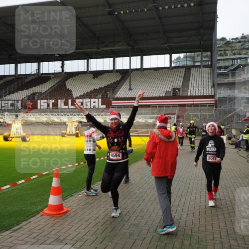 07.12.2025 - St. Pauli X-Mass-Run No. 15 Fabian Wolf http://msf.ph/oto/9397067 07.12.2025 10:42:44 Ziel 519, 598, 604, 625, 1358, 1434, 1758, 2012, 2061, 2155, 2621, 2622, 4394, 4594, 4857 meine-sportfotos.de