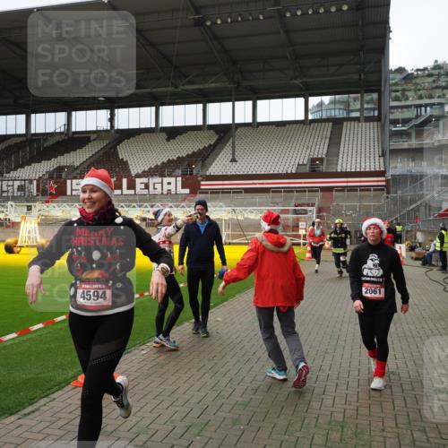 07.12.2025 - St. Pauli X-Mass-Run No. 15 Fabian Wolf http://msf.ph/oto/9397070 07.12.2025 10:42:44 Ziel 519, 598, 604, 625, 1358, 1434, 1758, 2012, 2061, 2155, 2621, 2622, 4394, 4594, 4857 meine-sportfotos.de