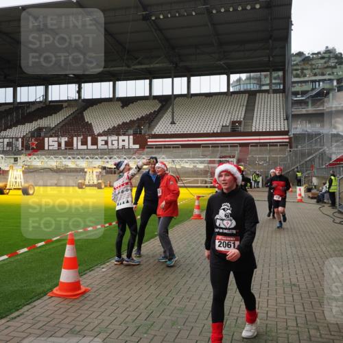 07.12.2025 - St. Pauli X-Mass-Run No. 15 Fabian Wolf http://msf.ph/oto/9397074 07.12.2025 10:42:46 Ziel 519, 598, 604, 625, 1358, 1434, 1758, 2012, 2061, 2155, 2621, 2622, 4394, 4594, 4857 meine-sportfotos.de
