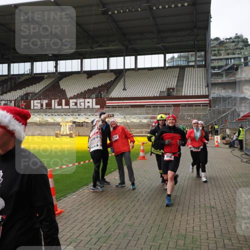 07.12.2025 - St. Pauli X-Mass-Run No. 15 Fabian Wolf http://msf.ph/oto/9397078 07.12.2025 10:42:47 Ziel 519, 598, 604, 625, 1434, 1758, 2061, 2155, 2621, 2622, 4394, 4594, 4857 meine-sportfotos.de