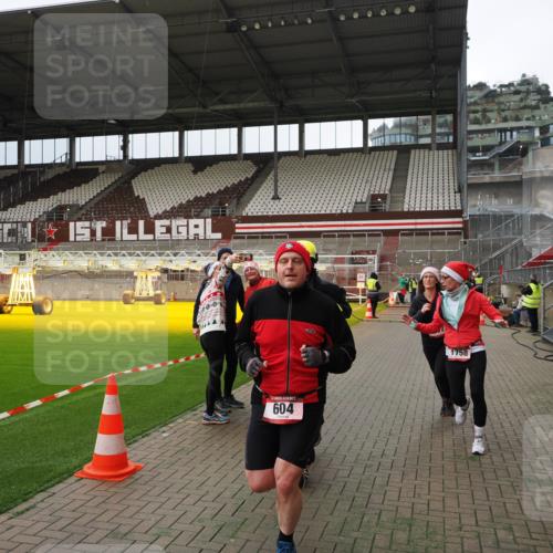 07.12.2025 - St. Pauli X-Mass-Run No. 15 Fabian Wolf http://msf.ph/oto/9397082 07.12.2025 10:42:48 Ziel 519, 598, 604, 625, 1758, 2061, 2155, 2621, 2622, 4394, 4594, 4857 meine-sportfotos.de