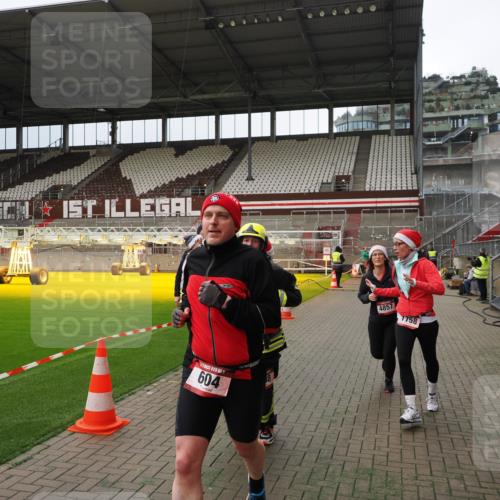 07.12.2025 - St. Pauli X-Mass-Run No. 15 Fabian Wolf http://msf.ph/oto/9397083 07.12.2025 10:42:48 Ziel 519, 598, 604, 625, 1758, 2061, 2155, 2621, 2622, 4394, 4594, 4857 meine-sportfotos.de