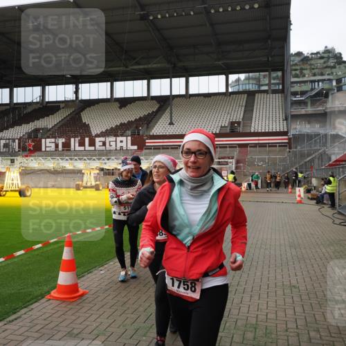 07.12.2025 - St. Pauli X-Mass-Run No. 15 Fabian Wolf http://msf.ph/oto/9397089 07.12.2025 10:42:49 Ziel 519, 598, 604, 625, 1758, 2061, 2155, 4394, 4594, 4857 meine-sportfotos.de