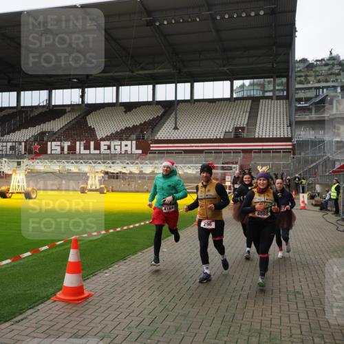 07.12.2025 - St. Pauli X-Mass-Run No. 15 Fabian Wolf http://msf.ph/oto/9397100 07.12.2025 10:42:59 Ziel 296, 598, 604, 1758, 2336, 2337, 2802, 2901, 3381, 4161, 4621, 4857 meine-sportfotos.de