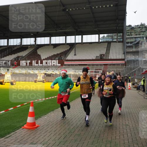 07.12.2025 - St. Pauli X-Mass-Run No. 15 Fabian Wolf http://msf.ph/oto/9397101 07.12.2025 10:43:00 Ziel 296, 598, 604, 1758, 2336, 2337, 2802, 2901, 3381, 4161, 4621, 4857 meine-sportfotos.de