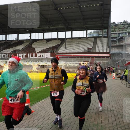 07.12.2025 - St. Pauli X-Mass-Run No. 15 Fabian Wolf http://msf.ph/oto/9397104 07.12.2025 10:43:00 Ziel 296, 598, 604, 1758, 2336, 2337, 2802, 2901, 3381, 4161, 4621, 4857 meine-sportfotos.de