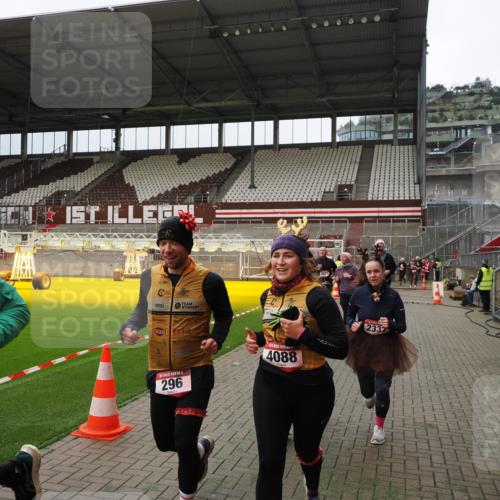 07.12.2025 - St. Pauli X-Mass-Run No. 15 Fabian Wolf http://msf.ph/oto/9397105 07.12.2025 10:43:00 Ziel 296, 598, 604, 1758, 2336, 2337, 2802, 2901, 3381, 4161, 4621, 4857 meine-sportfotos.de