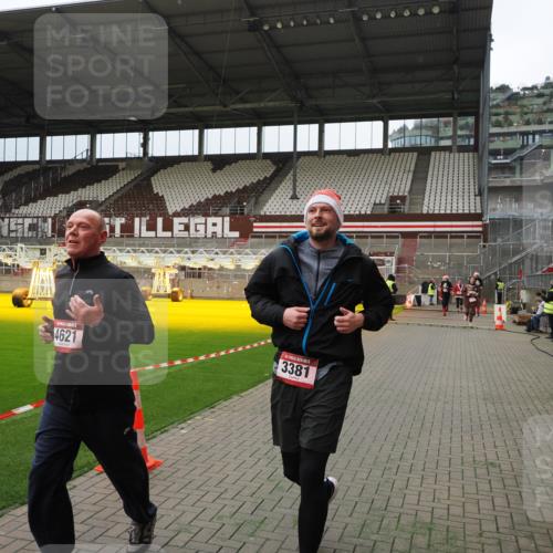 07.12.2025 - St. Pauli X-Mass-Run No. 15 Fabian Wolf http://msf.ph/oto/9397119 07.12.2025 10:43:03 Ziel 296, 1301, 2336, 2337, 2802, 2901, 3381, 4161, 4621 meine-sportfotos.de