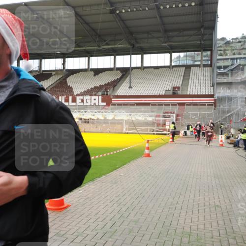 07.12.2025 - St. Pauli X-Mass-Run No. 15 Fabian Wolf http://msf.ph/oto/9397123 07.12.2025 10:43:04 Ziel 296, 1301, 2052, 2053, 2336, 2337, 2802, 2901, 3381, 4161, 4621 meine-sportfotos.de