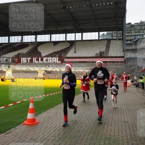 07.12.2025 - St. Pauli X-Mass-Run No. 15 Fabian Wolf http://msf.ph/oto/9397127 07.12.2025 10:43:12 Ziel 296, 1053, 1301, 1616, 1814, 1936, 2052, 2053, 2336, 2337, 2724, 2726, 2761, 2762, 2802, 2901, 3381, 4161, 4621 meine-sportfotos.de