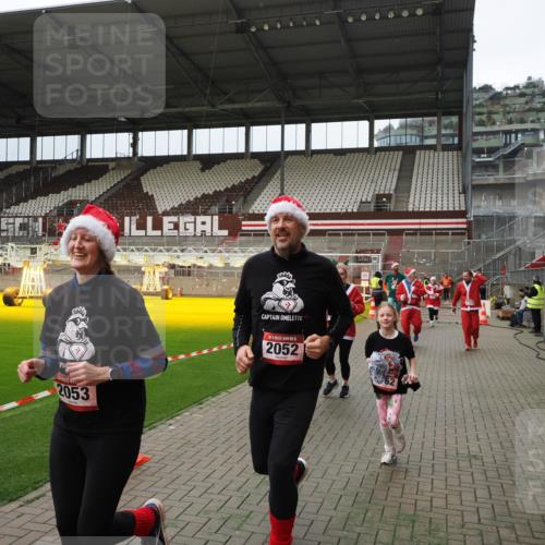 07.12.2025 - St. Pauli X-Mass-Run No. 15 Fabian Wolf http://msf.ph/oto/9397129 07.12.2025 10:43:13 Ziel 1053, 1301, 1616, 1814, 1936, 2052, 2053, 2336, 2337, 2724, 2726, 2761, 2762, 2802, 2901, 3381, 4161, 4621 meine-sportfotos.de