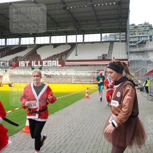 07.12.2025 - St. Pauli X-Mass-Run No. 15 Fabian Wolf http://msf.ph/oto/9397137 07.12.2025 10:43:15 Ziel 1053, 1301, 1616, 1814, 1936, 2052, 2053, 2724, 2726, 2761, 2762, 2802, 2901, 3381, 4621 meine-sportfotos.de